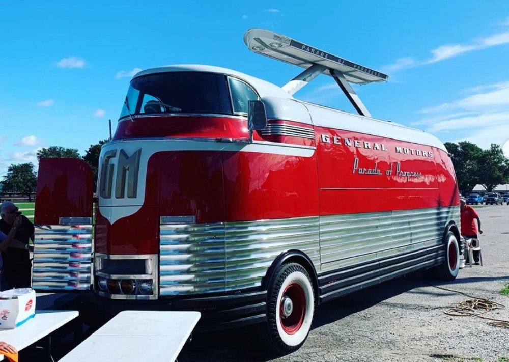 1950-GM-Futurliner.thumb.jpg.e5a646acd9af2806a10741537f2a58ac.jpg